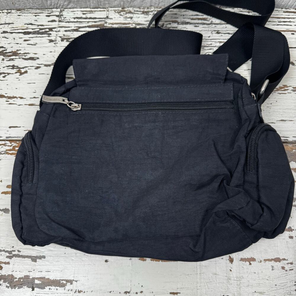 Baggallini Nylon Multi Pocket Magnetic Flap Belt Buckle Crossbody Handbag Black - Picture 2 of 9
